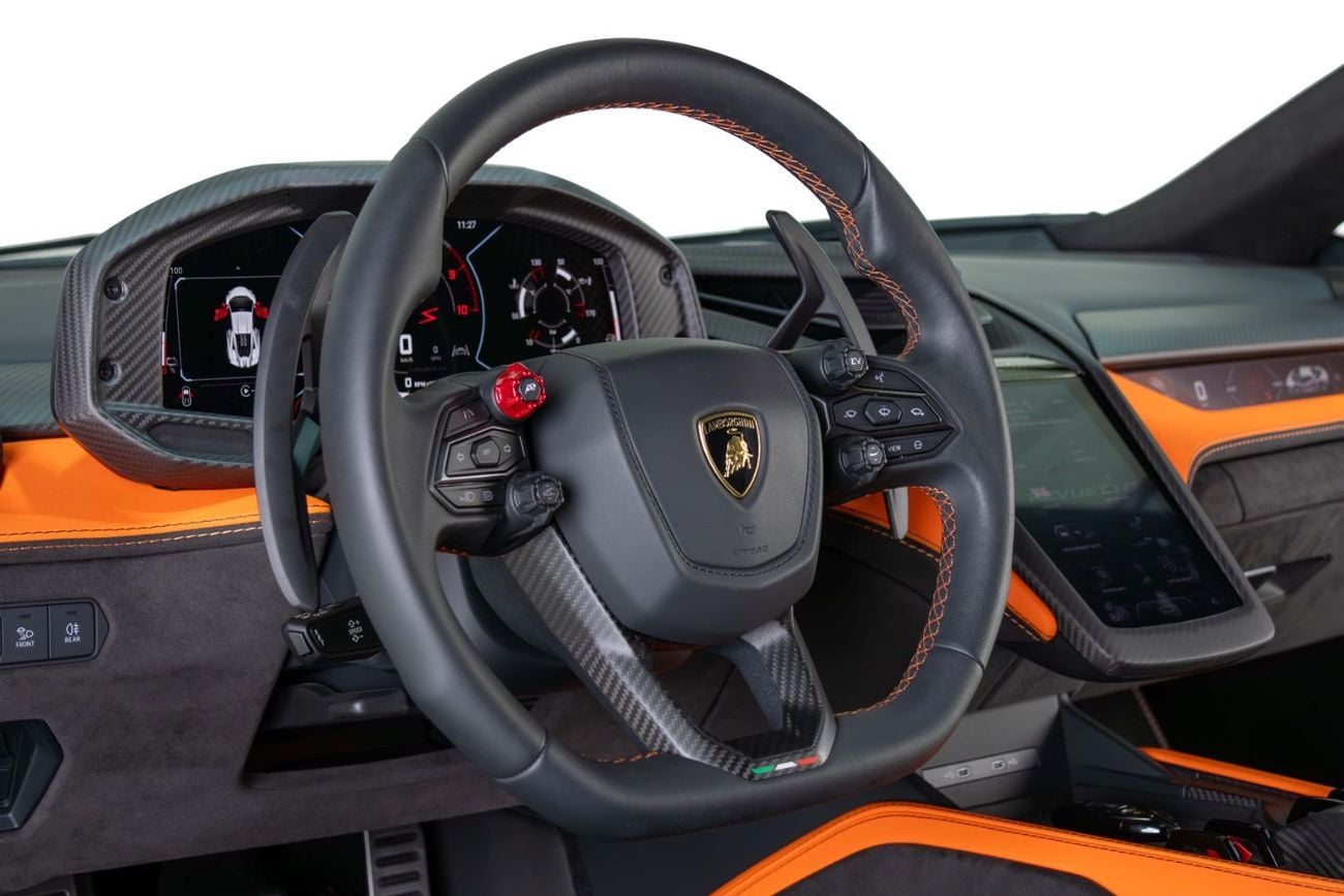 لامبورغيني ريفويلتو 6.5L V12 Hybrid