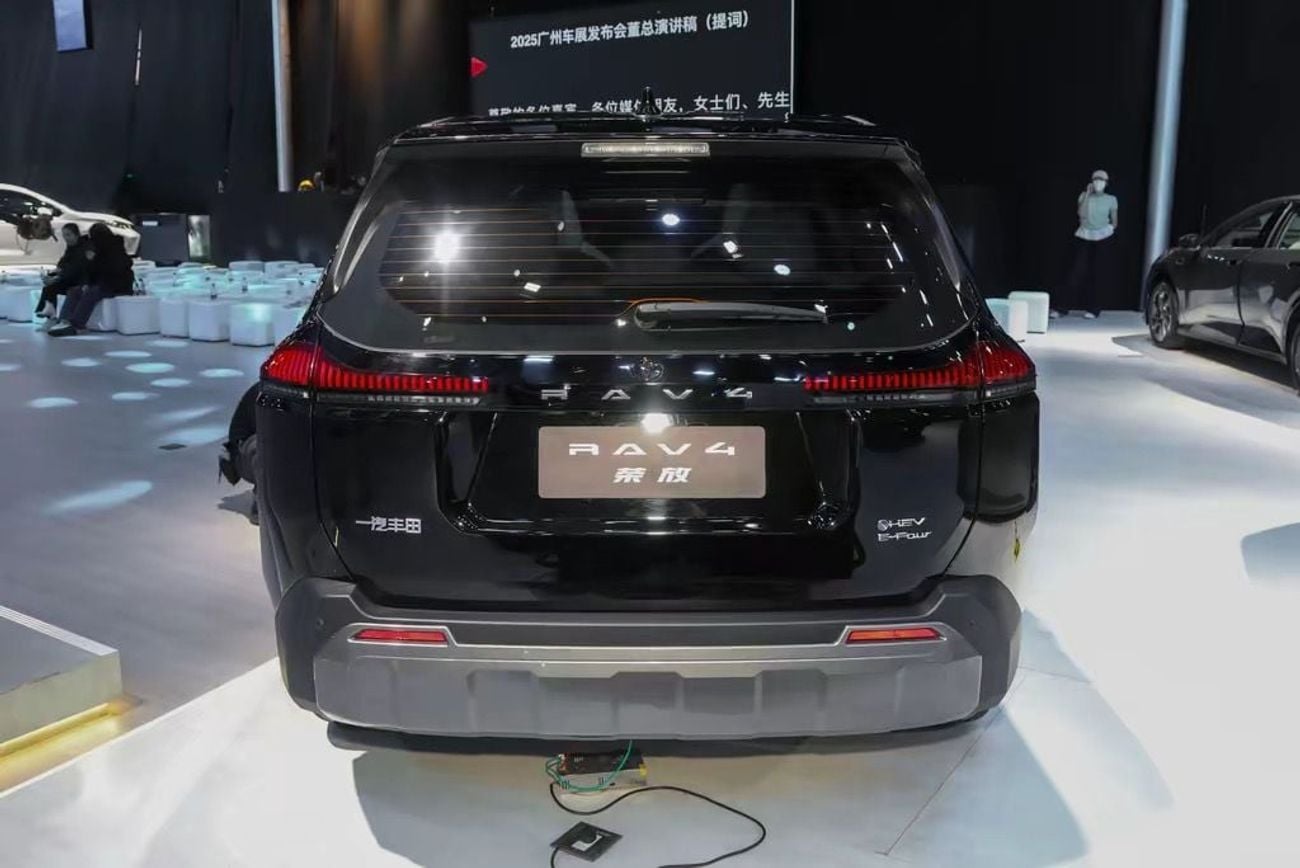تويوتا راف ٤ 2.5L hybrid 4WD Flagship edition