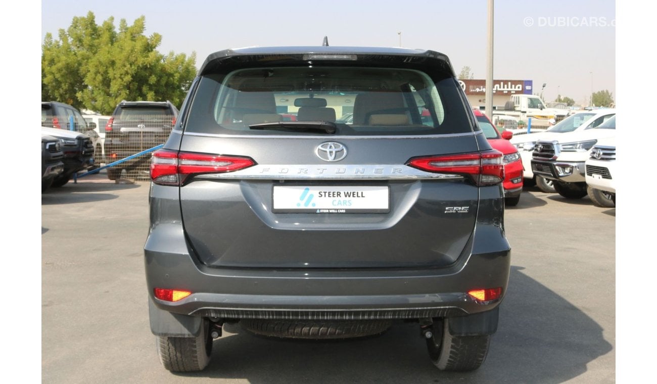 Toyota Fortuner 2022 | 2.4L DSL V - FULL OPTION WITH REAR CAMERA AND ALLOY WHEELS DUAL ZONE AC WITH GCC SPECS EXPORT