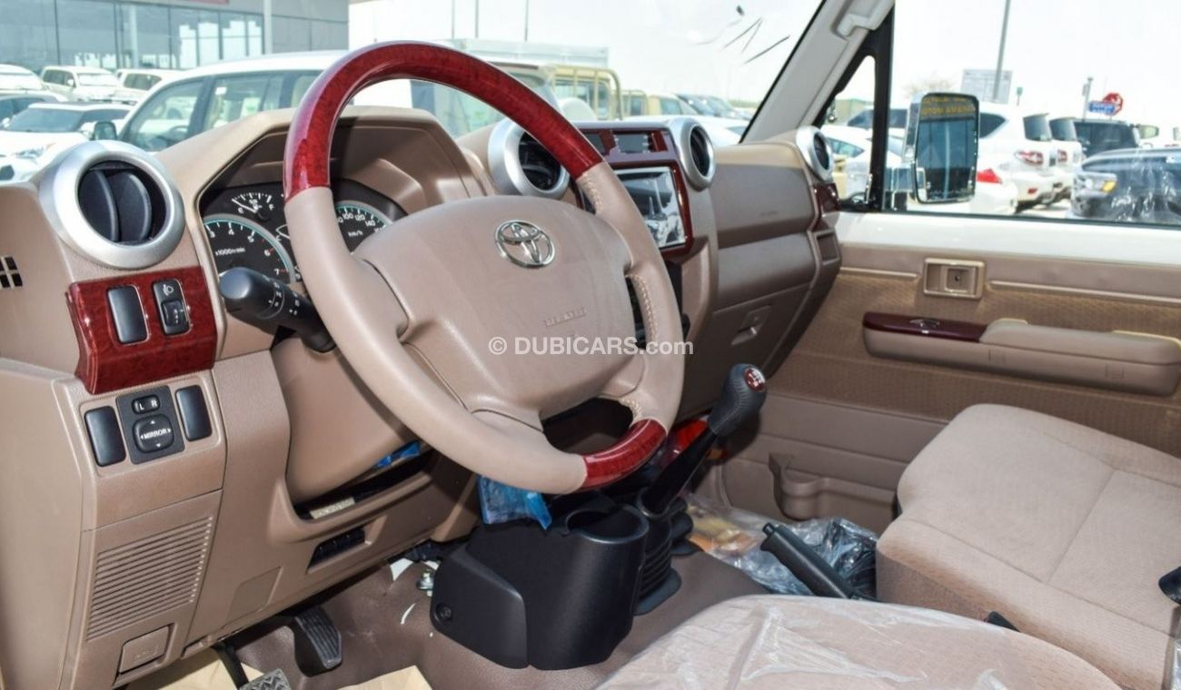 Toyota Land Cruiser Pick Up Toyota Land Cruiser Pick UpLX V6 4.0ltr,petrol winch, difflock, 4/4, power window, center lock, wood