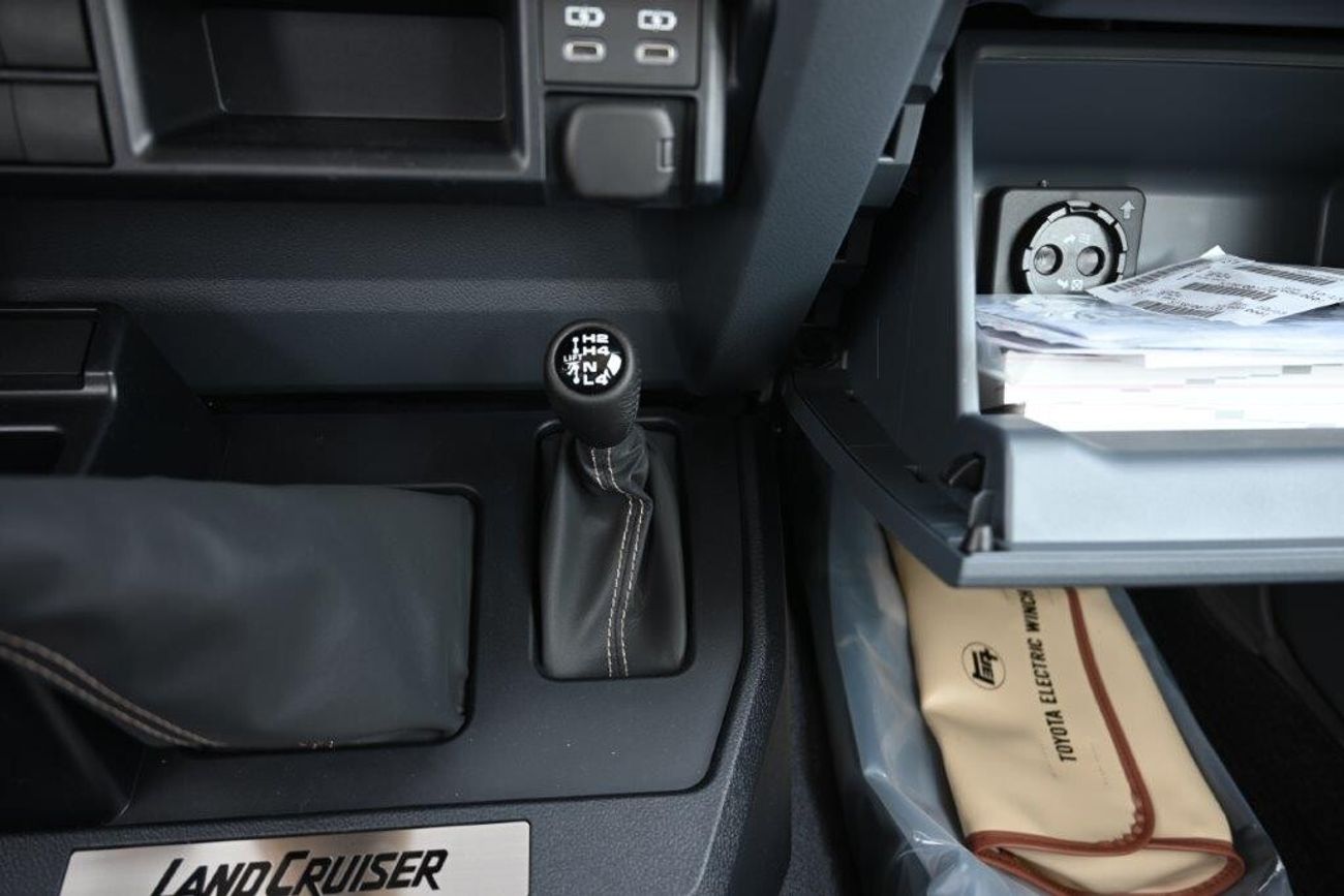 تويوتا لاند كروزر 70 76  LX-Z V8 4.5L TURBO Manual