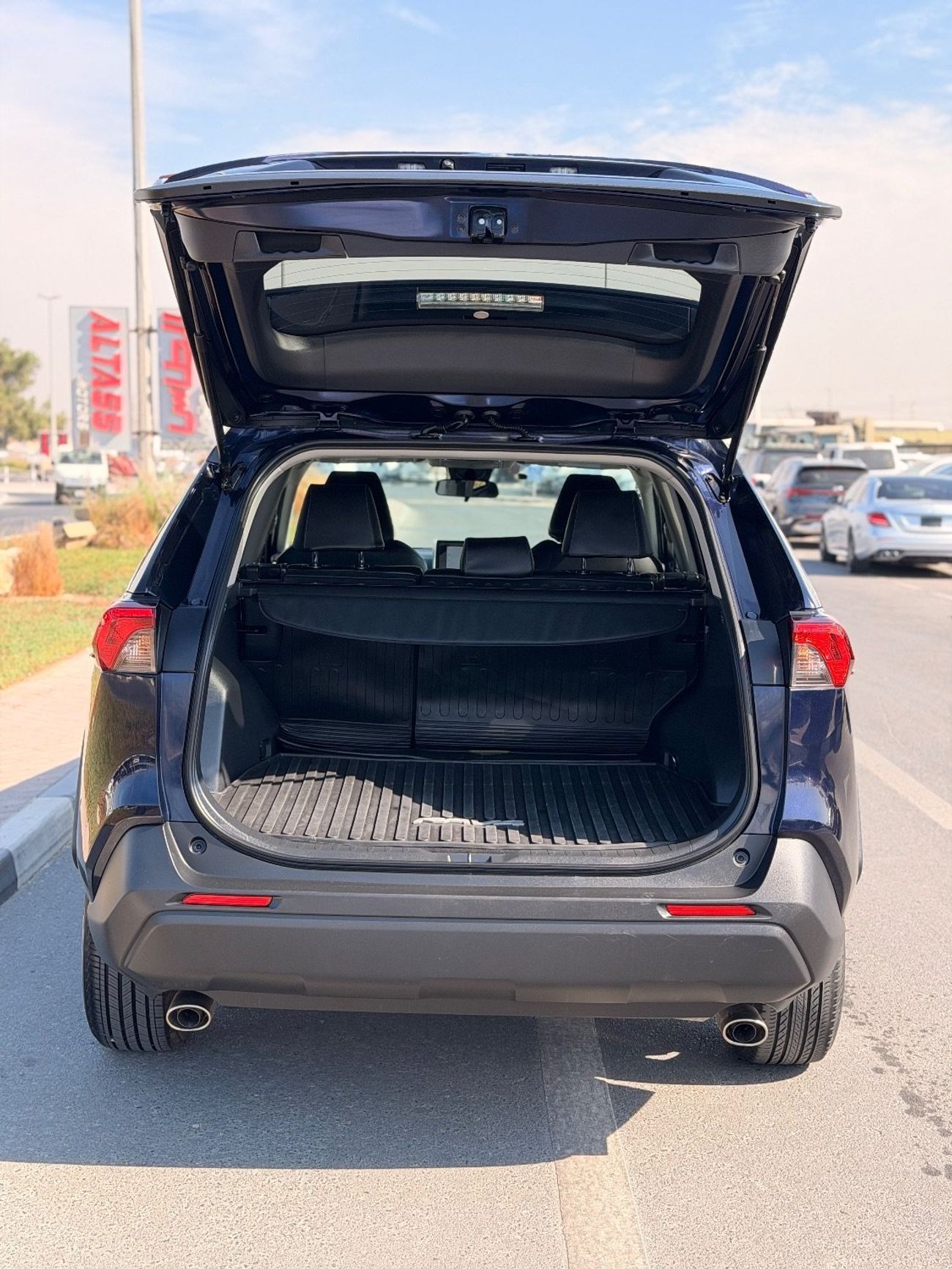 Toyota RAV4 XLE 2.5 L AWD leather seats, push start 2024