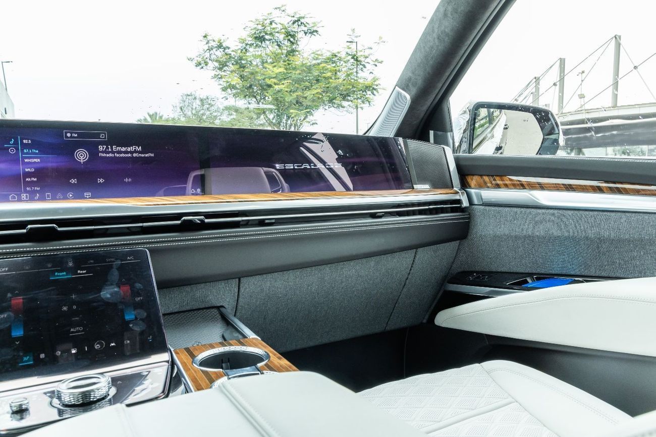 كاديلاك إسكالاد Sport Platinum 6.2L AWD Cadillac Escalade Sport Platinum - 2025 Brand New (Export)