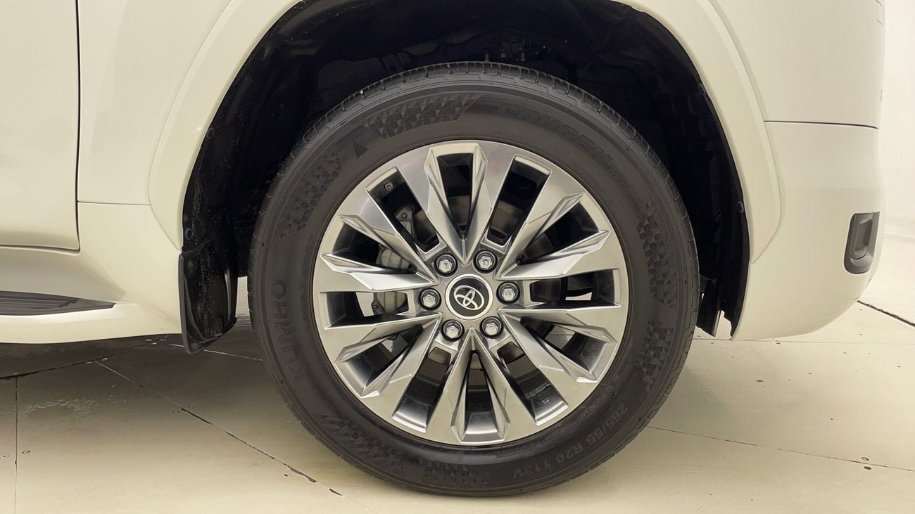 تويوتا لاند كروزر GXR 4 | بدون دفعة مقدمة | اختبار القيادة في المنزل