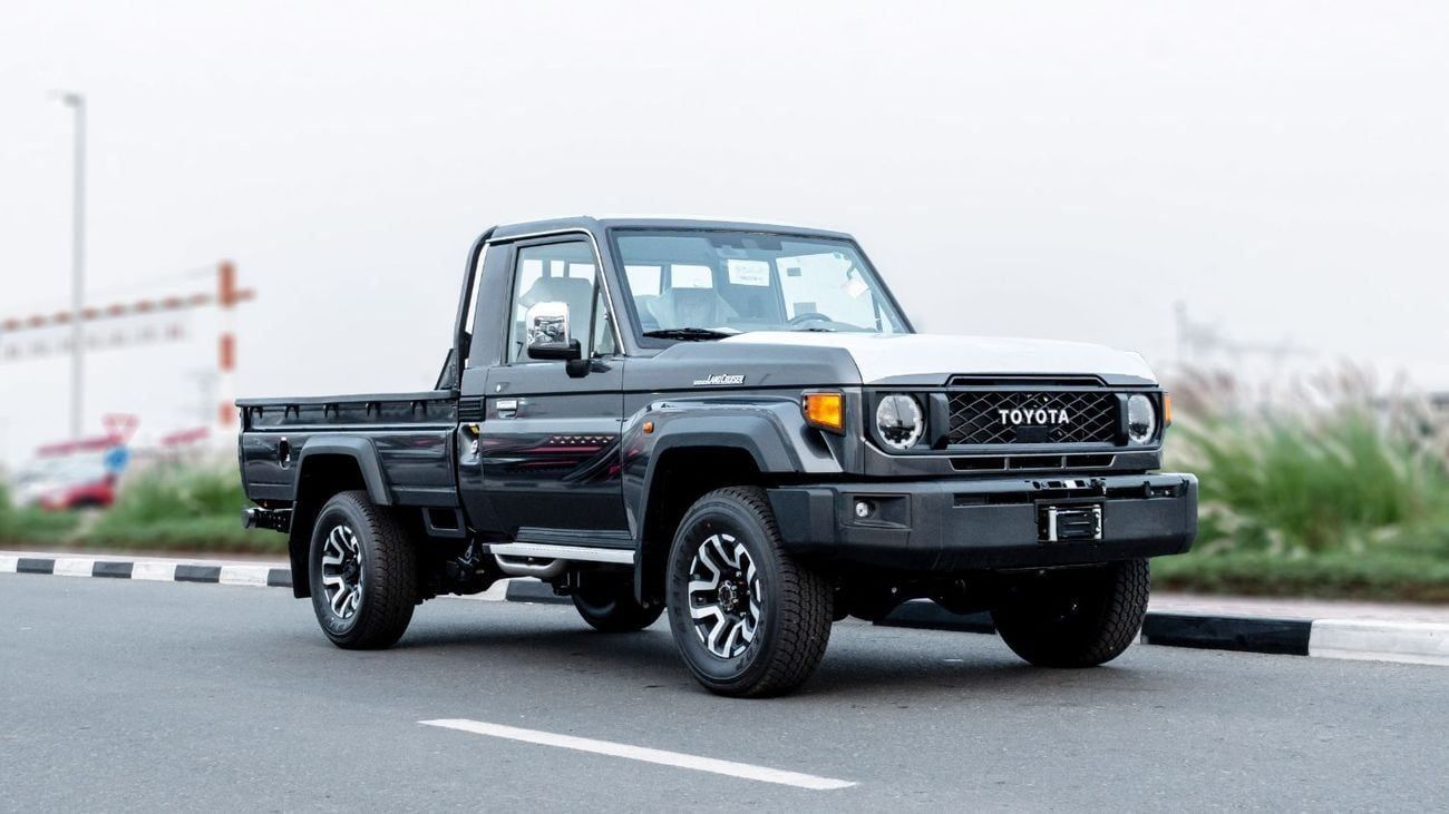 تويوتا لاند كروزر بيك آب 2026 Toyota LC79 2.8L AT Diesel Full Option (Grey-Brown)