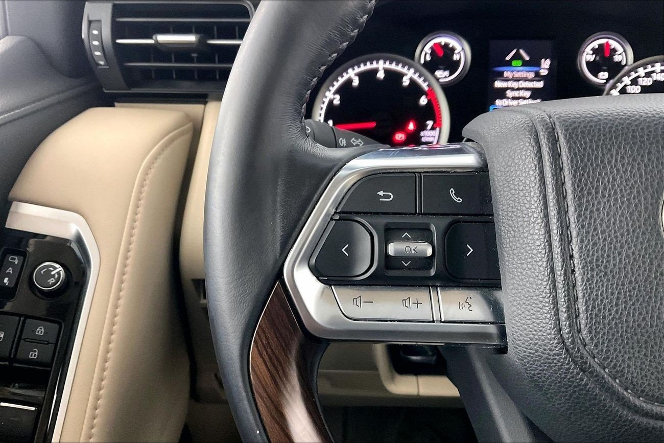 تويوتا لاند كروزر GXR | National Day Celebration | شامل الضمان | 0 ﺪﻔﻋﺓ ﺃﻮﻟﻯ