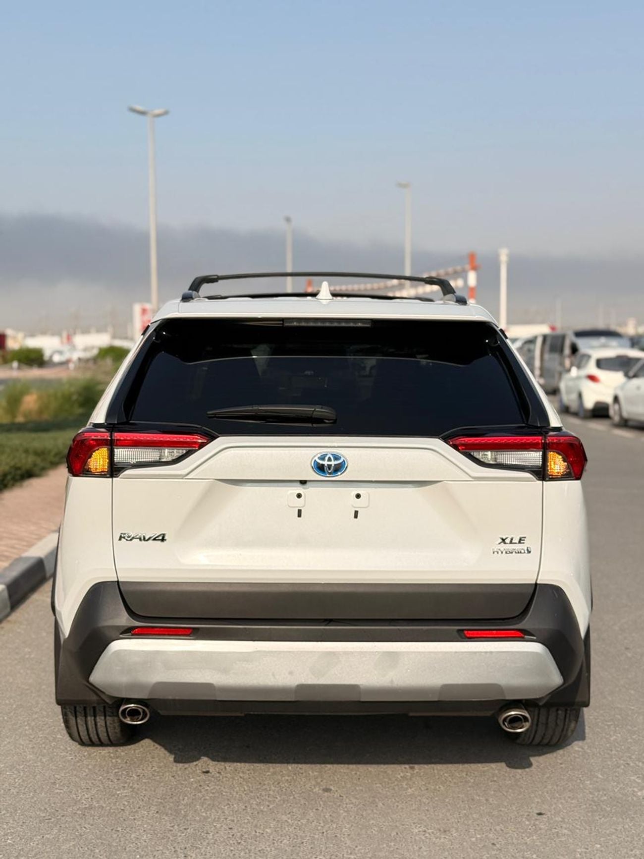 تويوتا راف ٤ Hybrid XLE AWD premium Full option | sunroof, leather seats, push start