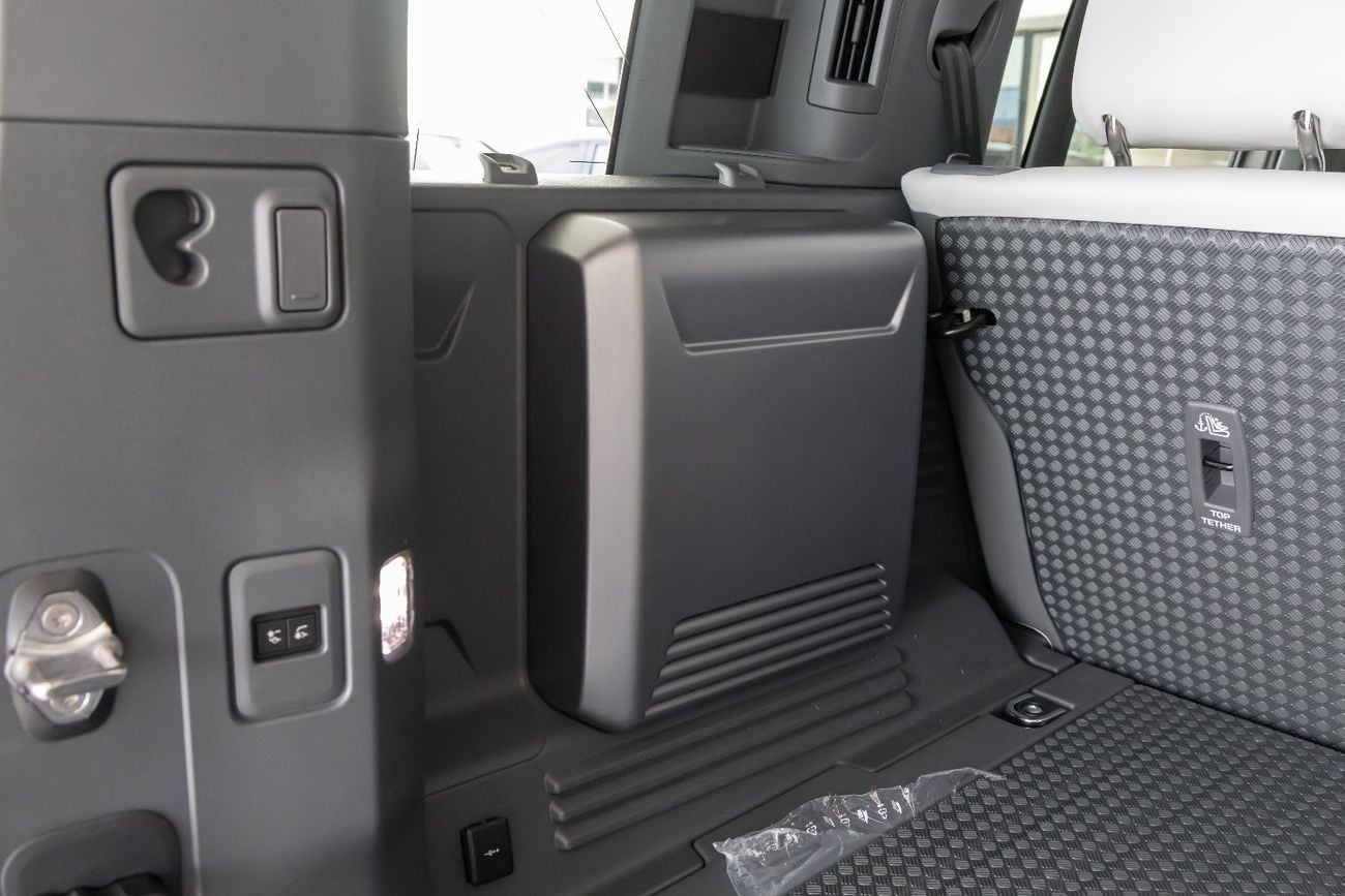 لاند روفر ديفندر Land Rover Defender | 110 X-Dynamic SE (P400) | GCC Specs | 2026 (Export)