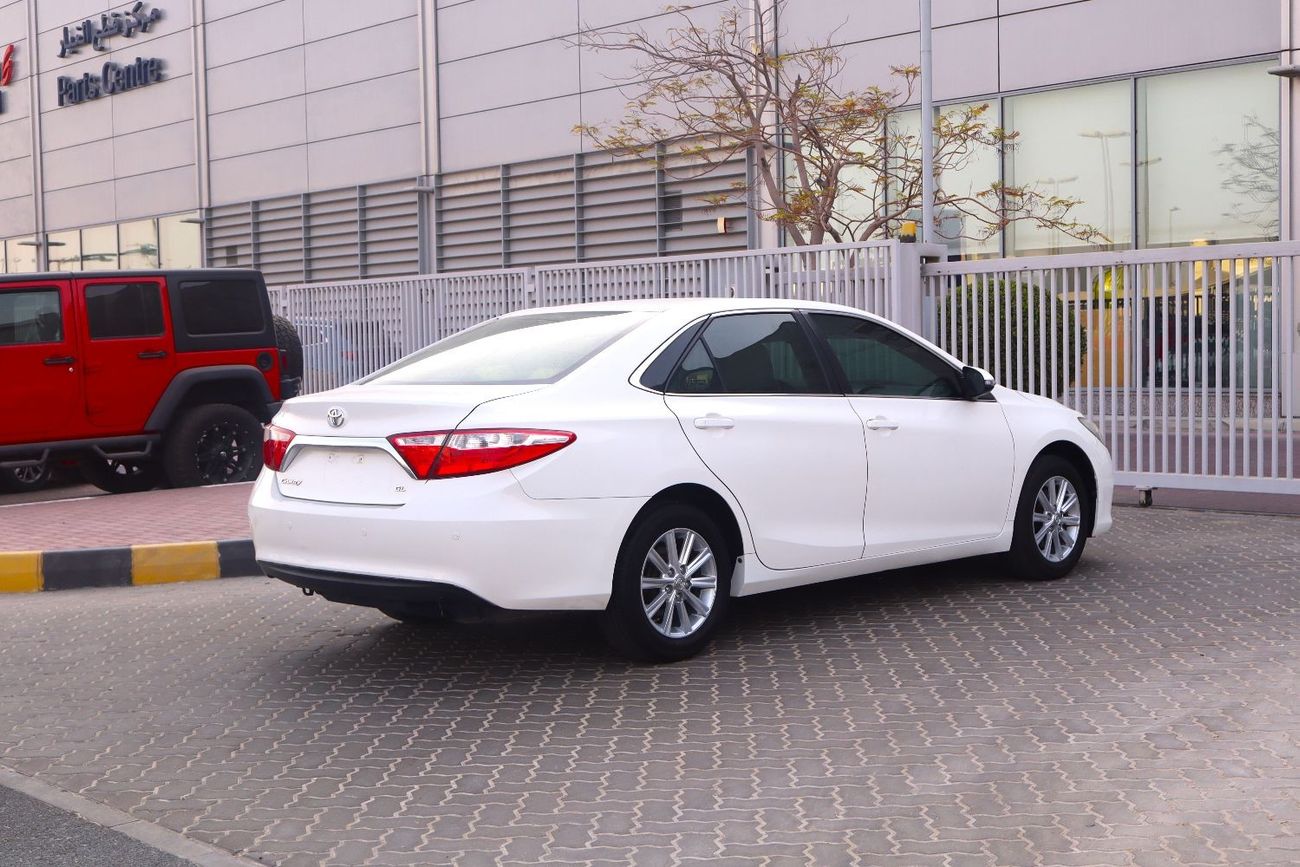 Toyota Camry SE 2.5L (215 HP)