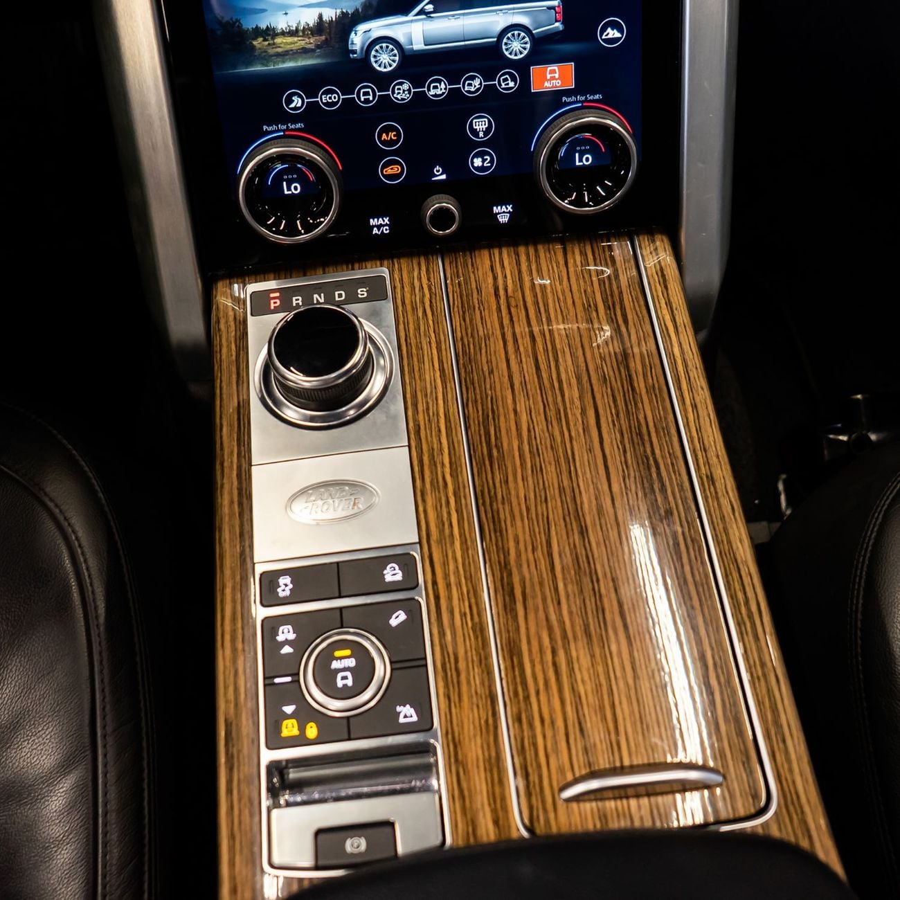 Land Rover Range Rover AED 2,682 pm • 0% Downpayment • Range Rover Vogue SE   • 1 Year Warranty