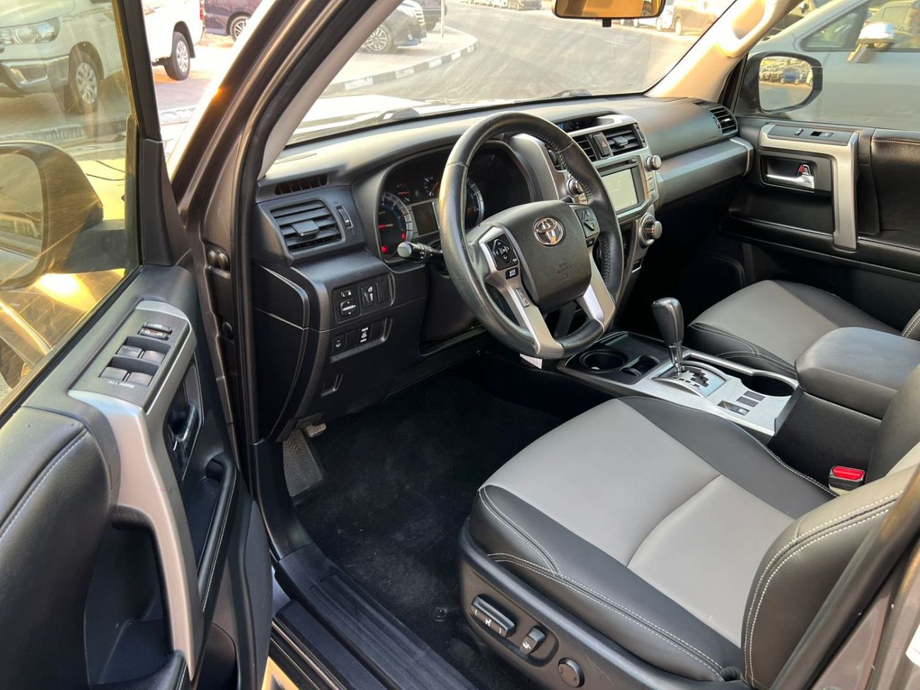 تويوتا Runner4 2015 Toyota 4Runner SR5 Premium - 4.0L V6 - Full Display Rear CAM  - Leather Seat - 72000 Mileage  -