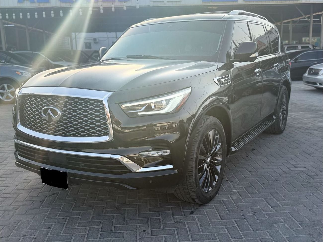 Infiniti QX80 STD (NON GCC)