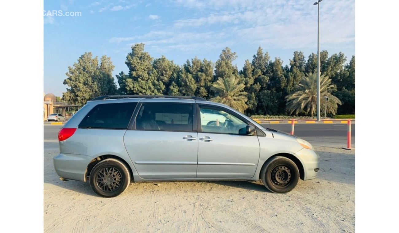 Toyota Sienna 2010 Door Automatic For Urgent SALE Passing From RTA Dubai