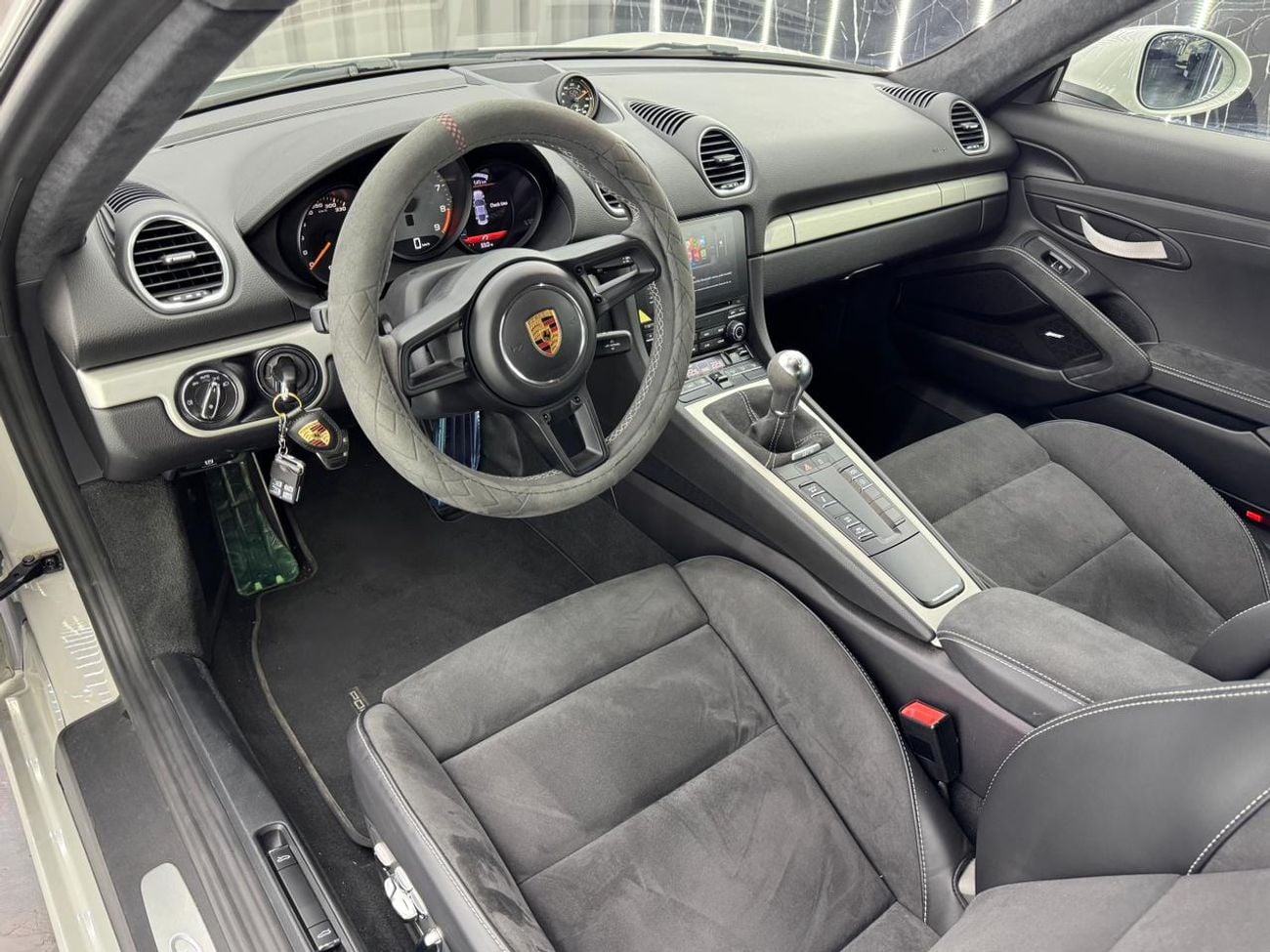 بورش كايمان 718 GT4 4.0L (420 HP) M/T