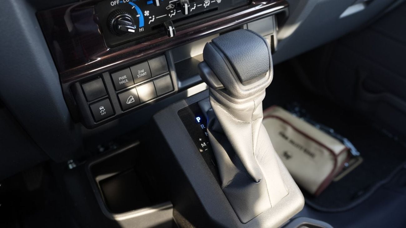 تويوتا لاند كروزر بيك آب TOYOTA LC PICKUP DOUBLE CABIN 4.0L V6 AUTOMATIC TRANMISSION MODEL 2025 WINCH-DIFFLOCK