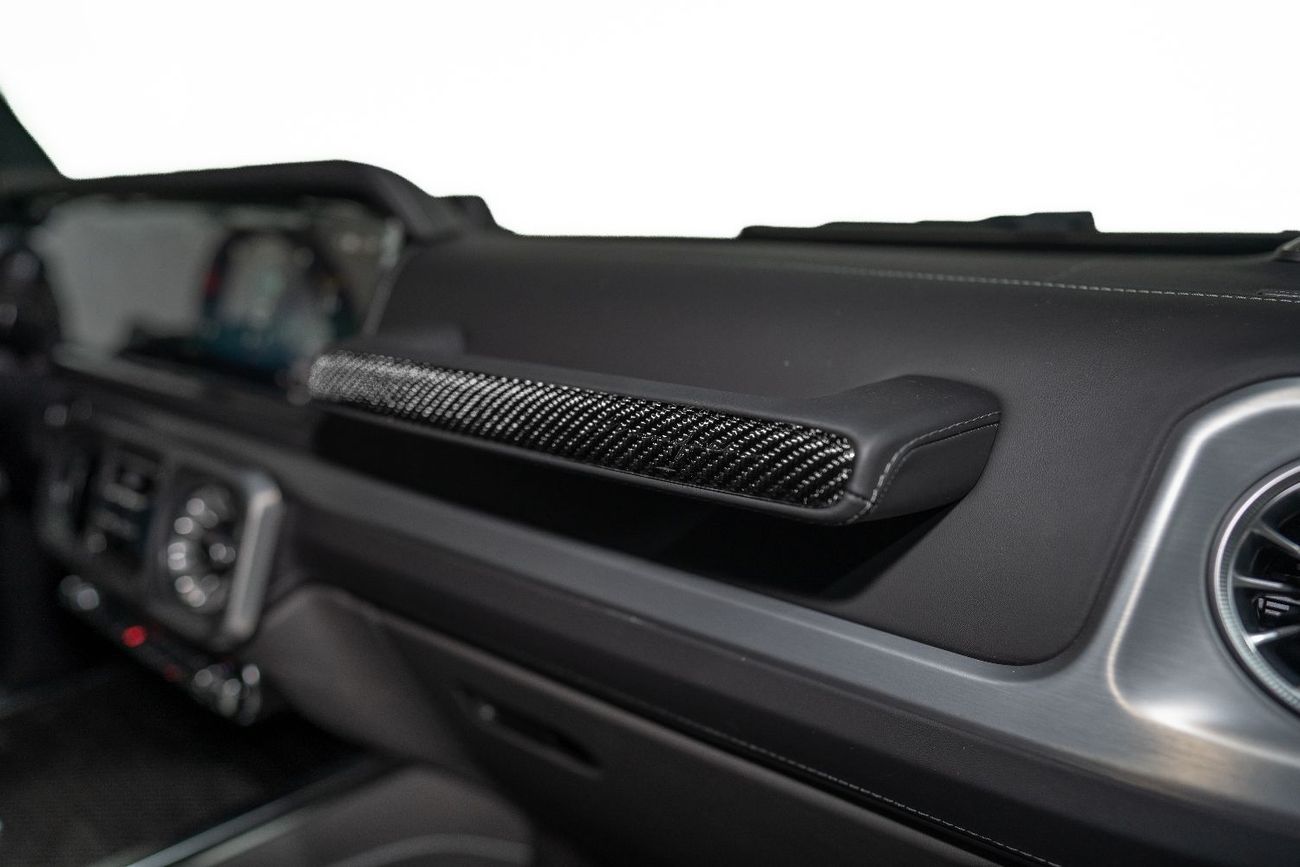 مرسيدس بنز G 63 AMG VERY LOW MILEAGE | 2025 G63 AMG | CARBON INTERIOR | G-MANUFAKTUR | BURMESTER AUDIO | WARRANTY