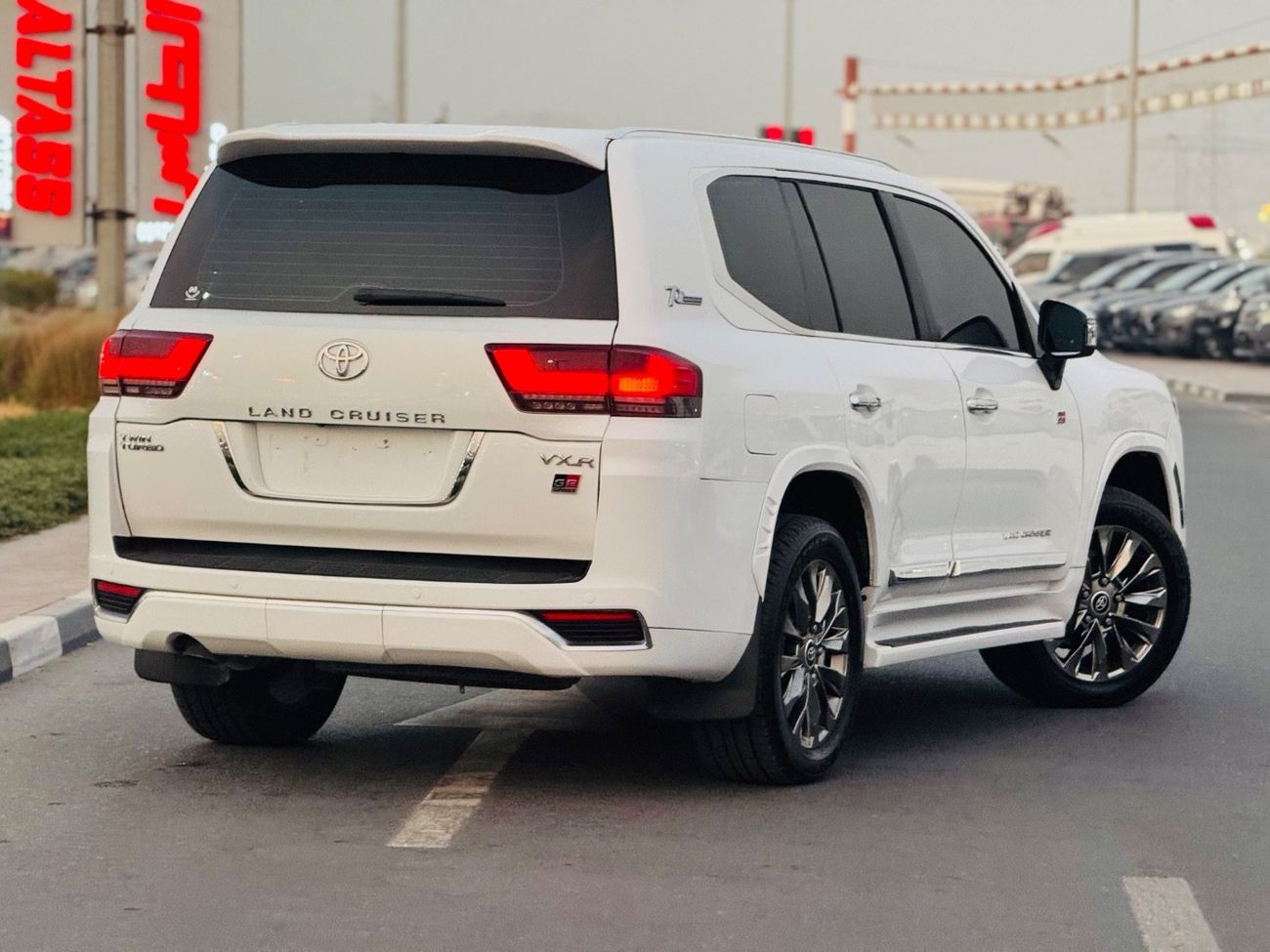 تويوتا لاند كروزر Toyota Land Cruiser 2015 v8 full options VXR