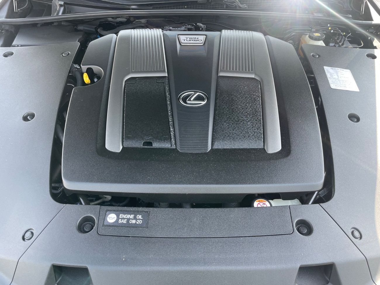 لكزس LS 500 فل اوبشن وارد كوريا اوراق جمارك نظيفة جدا ًبدون حوادث