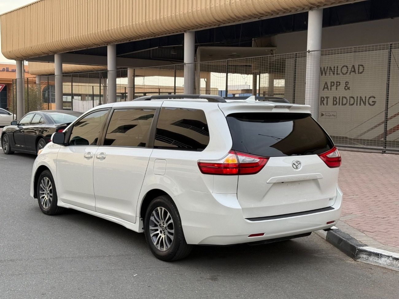 تويوتا سيينا 2019 LIMITED SUNROOF V6 USA IMPORTED