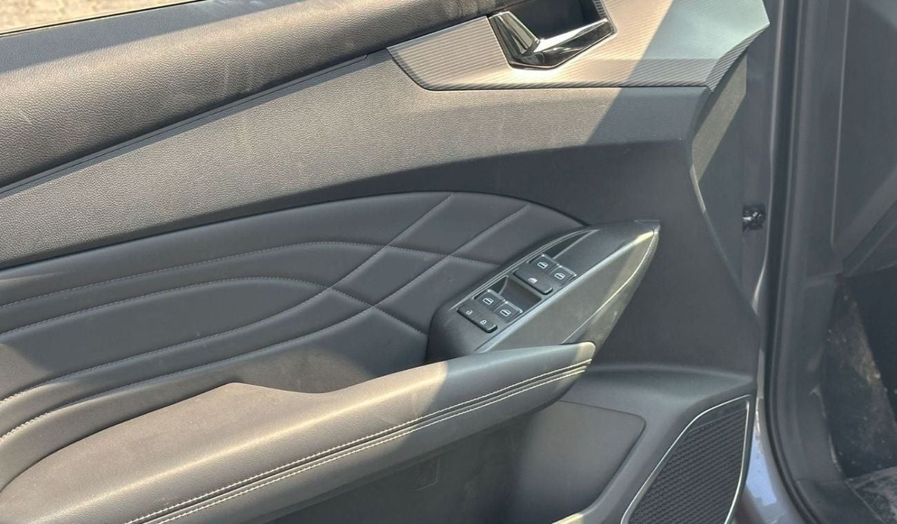 كايي X7 1.6T Flagship VERSION 7 SEATS AT