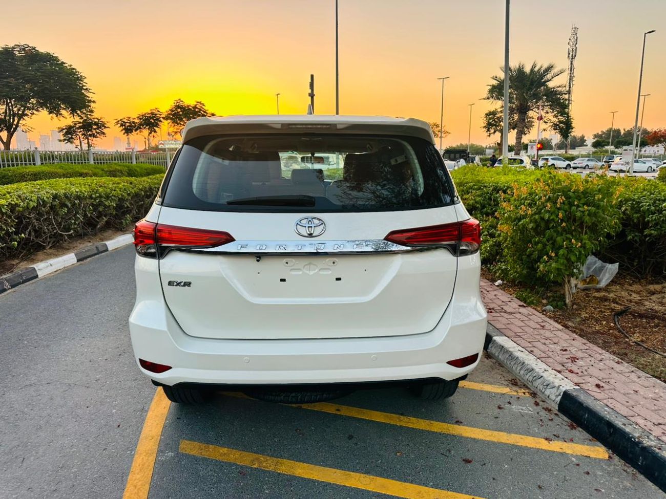 Toyota Fortuner EXR ,Fortner ,year 2019 ,fuel petrol engine capacity 2,7 Liter ,only for export available