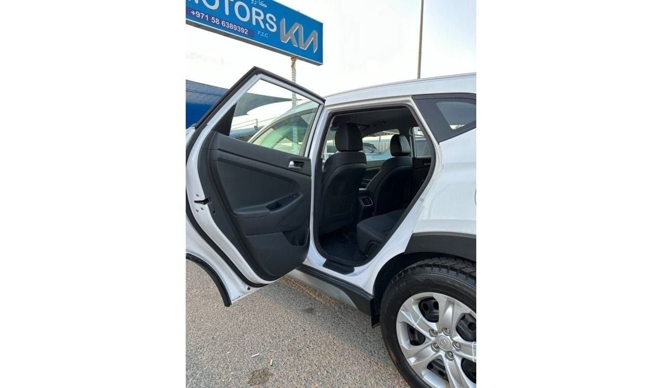 Hyundai Tucson 2.0L car in good condition 2019 Hyundai Tucson with an engine capacity of 2 liters 4wd blind spot se