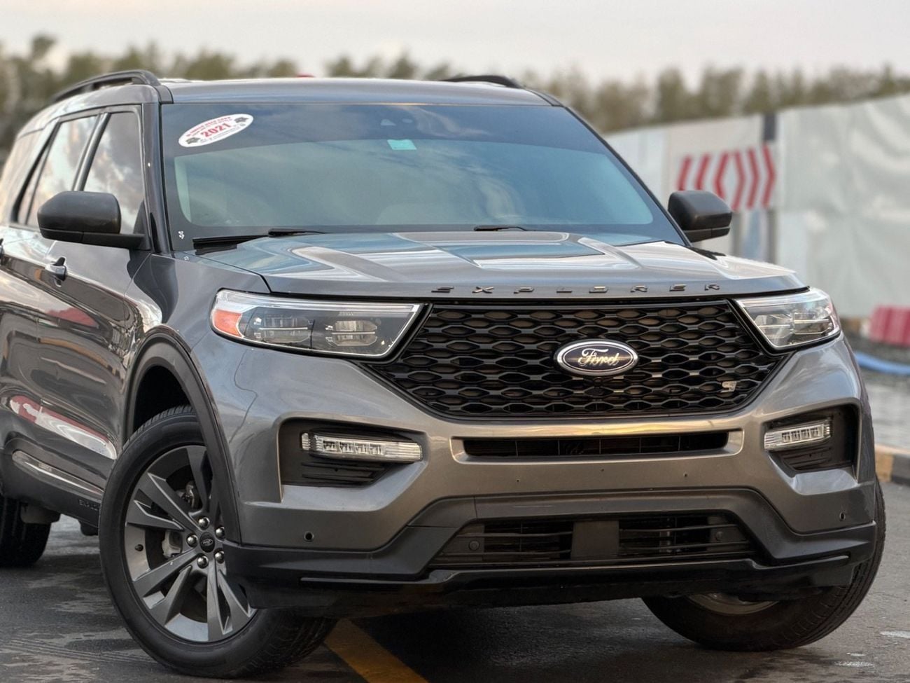 Ford Explorer XLT, fully loaded with panoramic