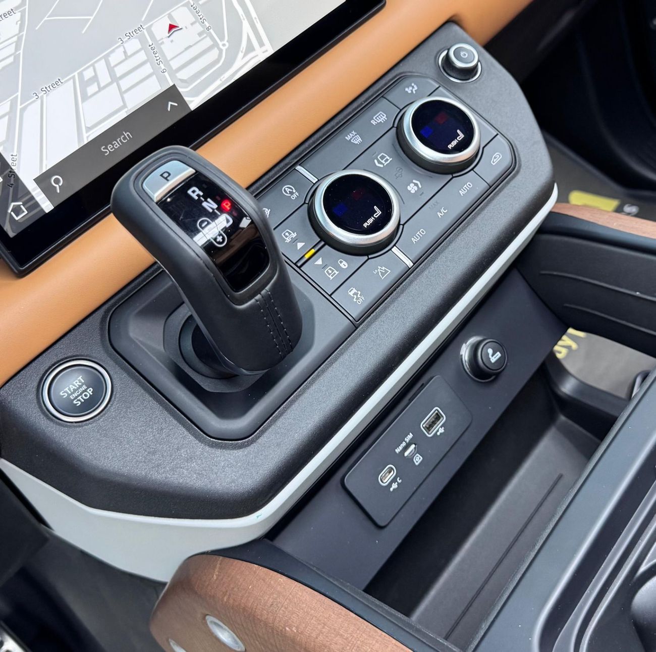 Land Rover Defender P400 110 HSE 3.0L (5 Seater) 2024 Land Rover Defender HSE P400 110, 2028 Land Rover Warranty + Servi