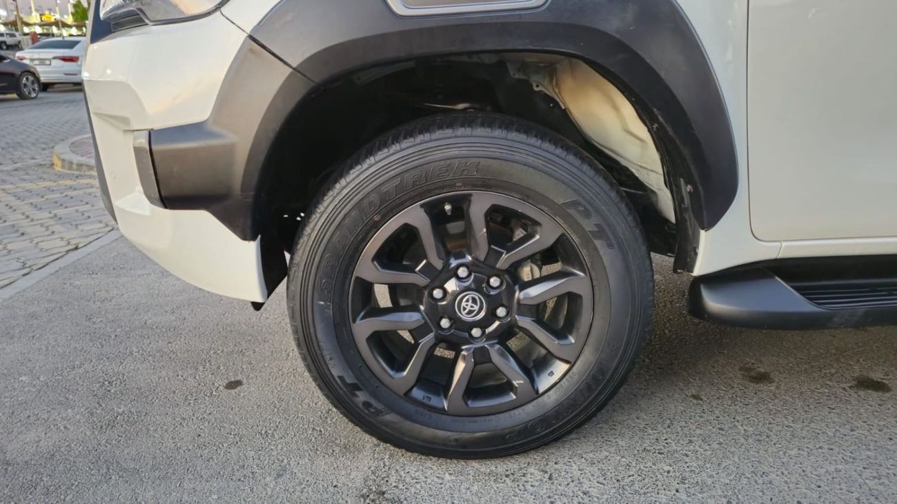 تويوتا هيلوكس DC TRD 4.0L 4WD Toyota Hilux Adventure 2021 6 cylinder engine 4.0 full option clean car without acci
