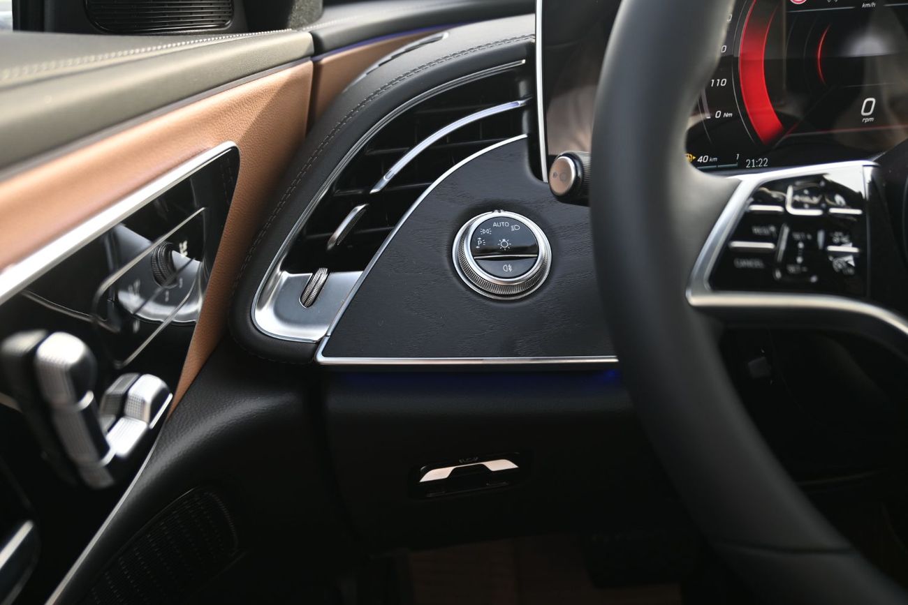 Mercedes-Benz E200 Mercedes-Benz E200 2.0L Turbo + Mild Hybrid Model 2026