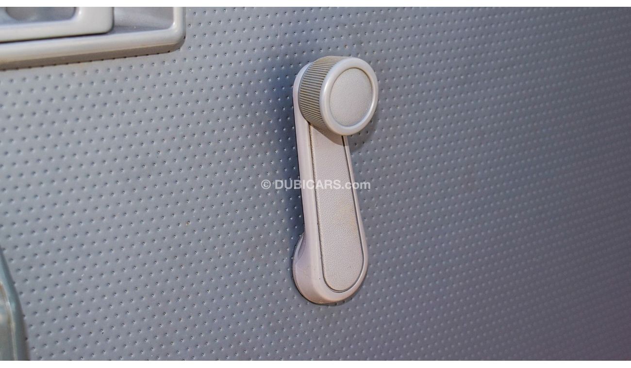 Toyota Land Cruiser Pick Up V8 1VD engine Diesel turbo clean car