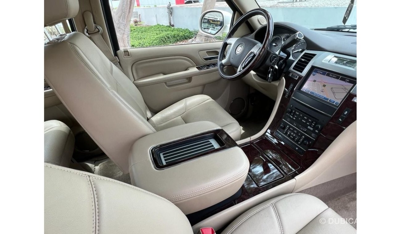 كاديلاك إسكالاد بلاتينوم بلاتينوم CADILLAC ESCALADE PLATINUM 2014 GCC V8 ORIGINAL PAINT