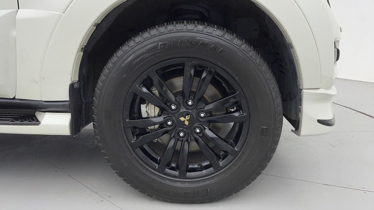 ميتسوبيشي باجيرو SIGNATURE EDITION 3.8 | بدون دفعة مقدمة | اختبار قيادة مجاني للمنزل