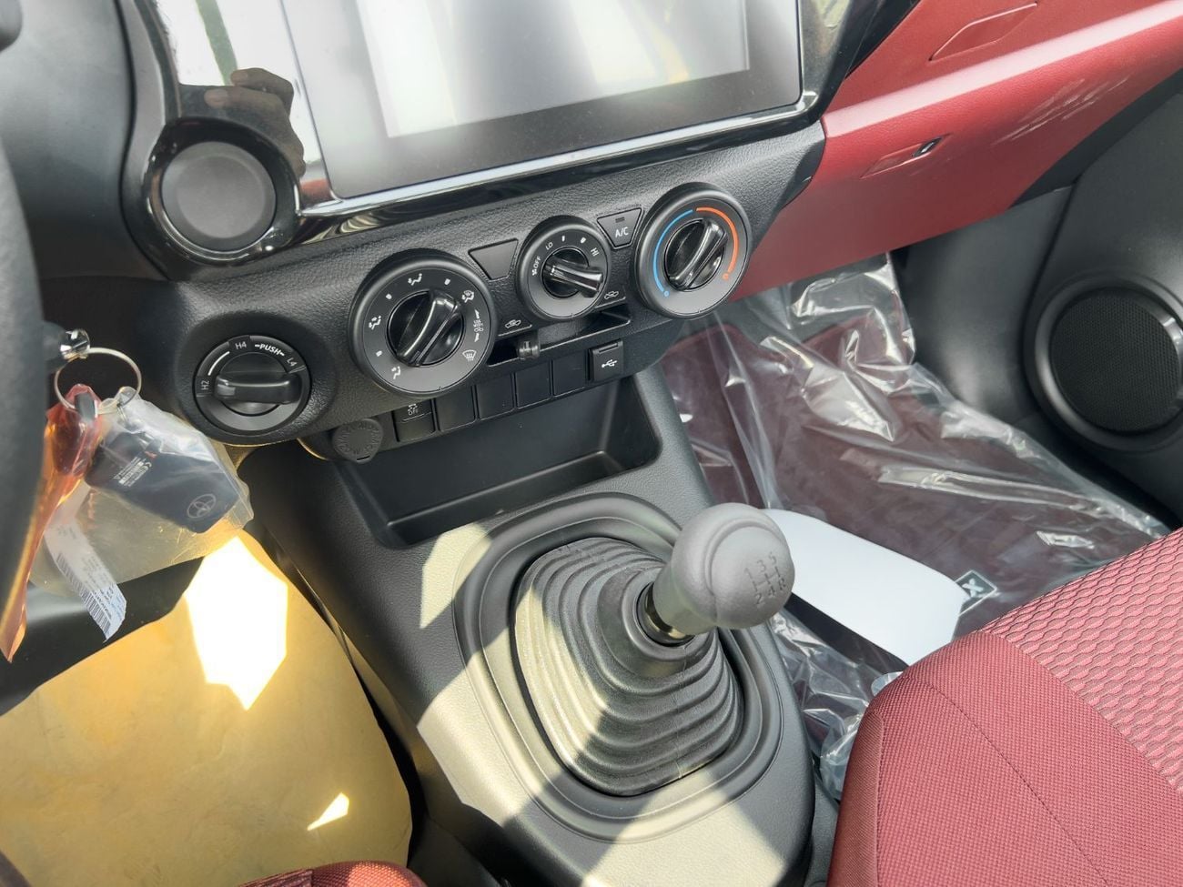 Toyota Hilux EXPORT ONLY - Hilux GL 2.4L 4x4 Without Differential Lock