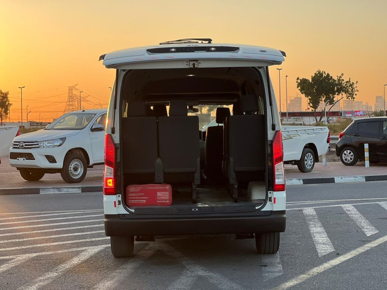 Toyota Hiace GL 2021 Toyota Hiace 3.5L V6 - Passenger - Patrol Manual - 13 Seater - No Accident -