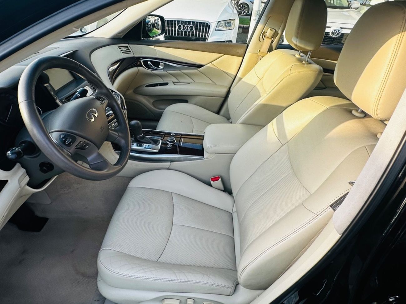 Infiniti Q70 Sports MODEL 2016 GCC CAR PERFECT CONDITION INSIDE AND OUTSIDE FULL OPTION SUN ROOF LEATHER SEATS