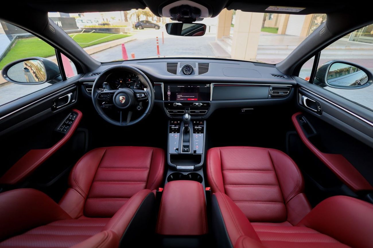 Porsche Macan Porsche Macan T 2023 GCC under Agency Warranty with Flexible Down-Payment/ Flood Free.