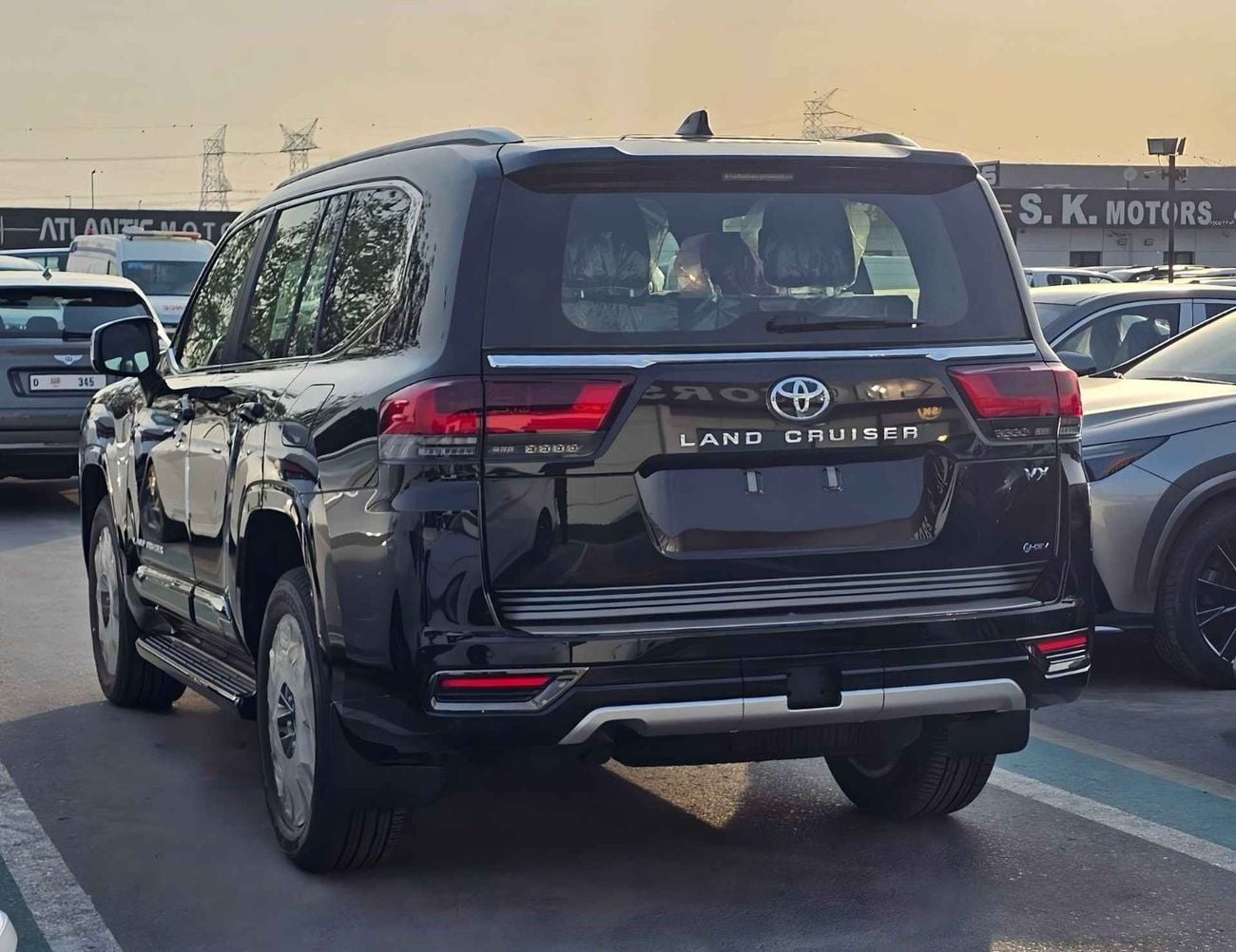 Toyota Land Cruiser VX HYBRID / 3.5L V6 PETROL /RADAR/BIG DVD/JBL SPKRS/COOL BOX/LETAHER WITH MEMORY SEATS (CODE#VXH25)