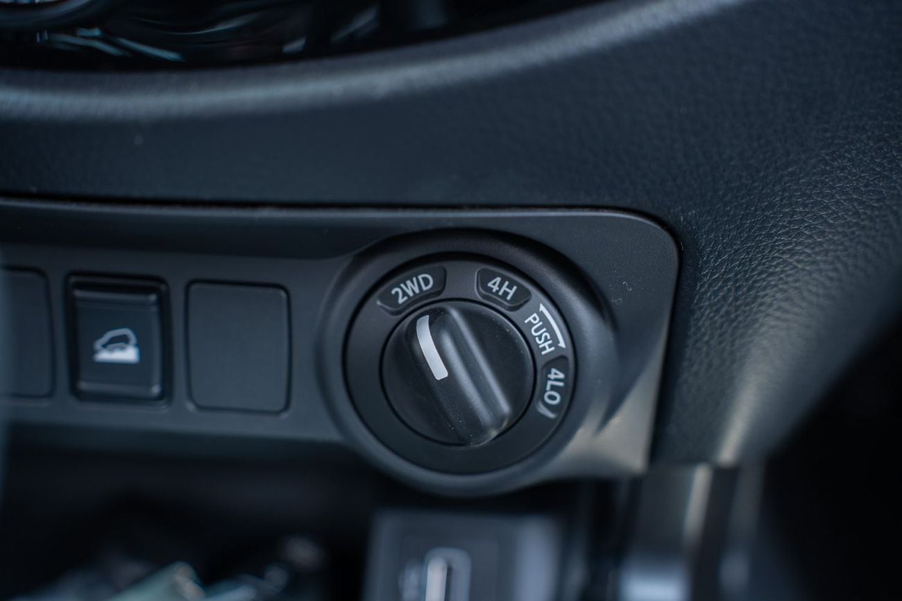 Nissan Navara PRO-4X Off-Road | 2.5L Diesel 4WD A/T (Only For Export)