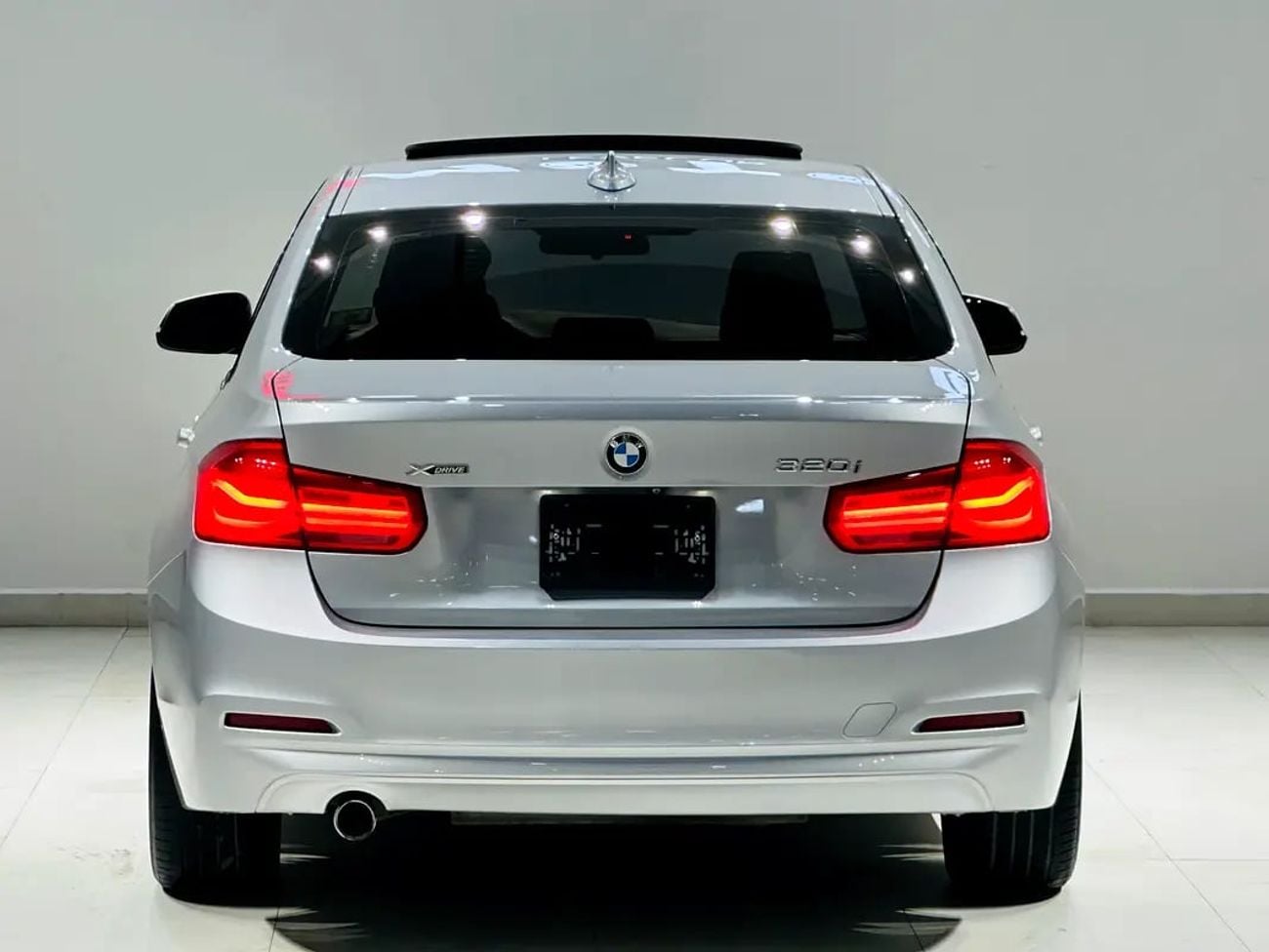 BMW 320i STD JOY EDITION