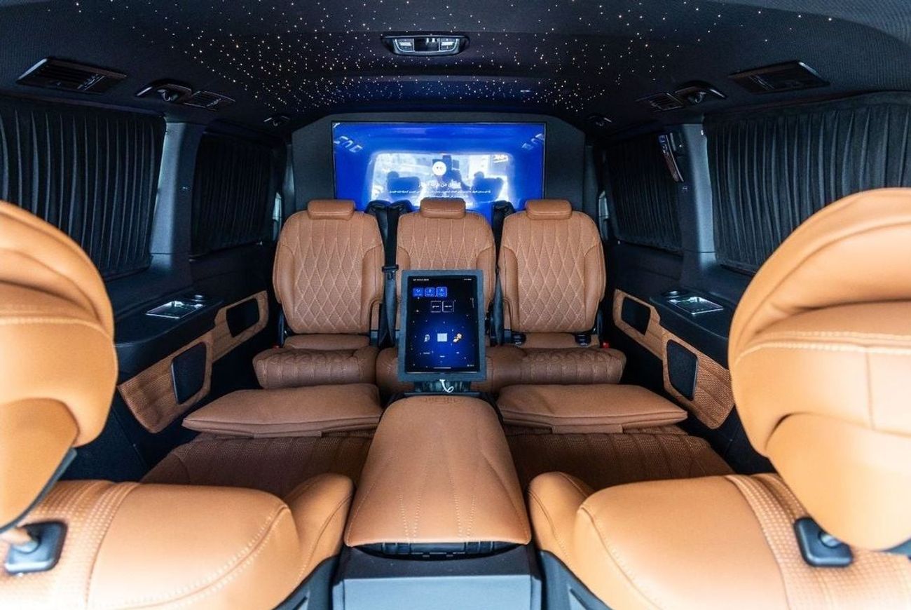 Mercedes-Benz V 300 Mercedes V300 VIP - 2025 GCC Specs Brand New