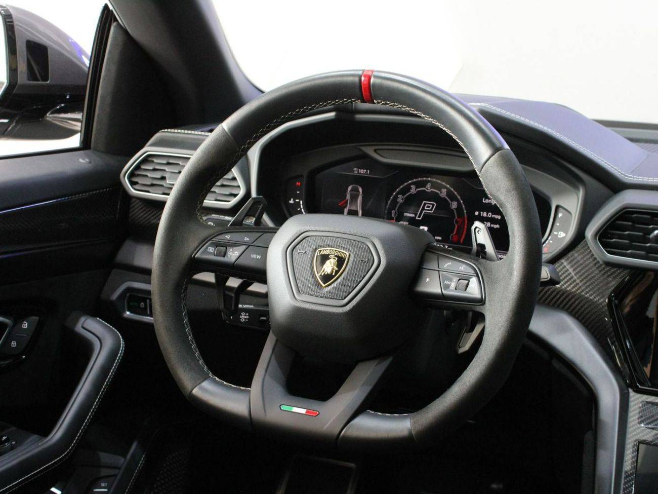 لامبورغيني اوروس 4.0T V8 Performante