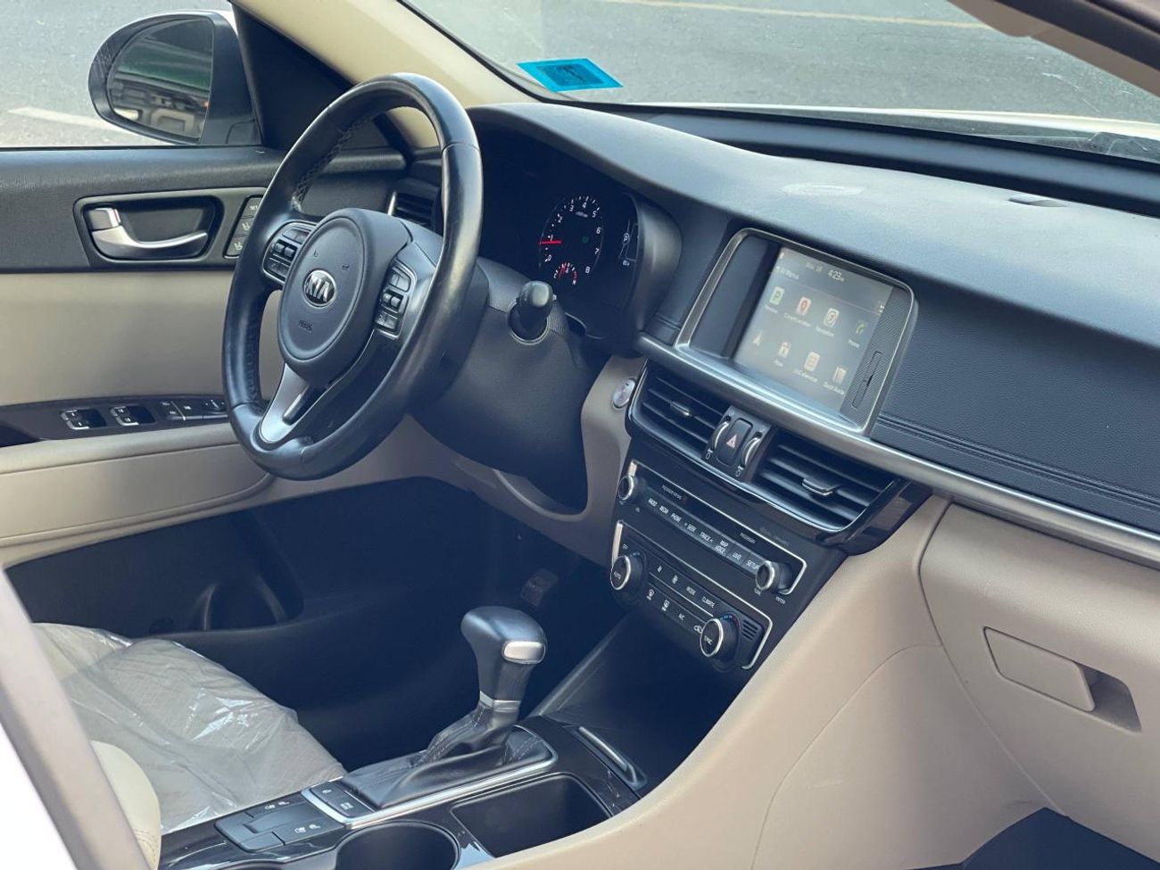 Kia Optima LX 2.4L 2.4L V4  /PANORAMIC SUNROOF / BIG SCREEN / BLIND SPOTS / APPLE- ANDROID AUTO / IN PERFECT CO