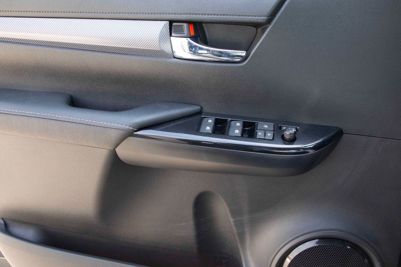 تويوتا هيلوكس تويوتا هايلكس 4.0 GR-Sport 2023 - أسود اتيتيود من الداخل أسود