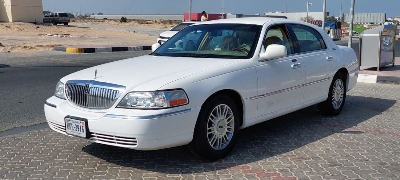 لينكولن تاون كار very clean car