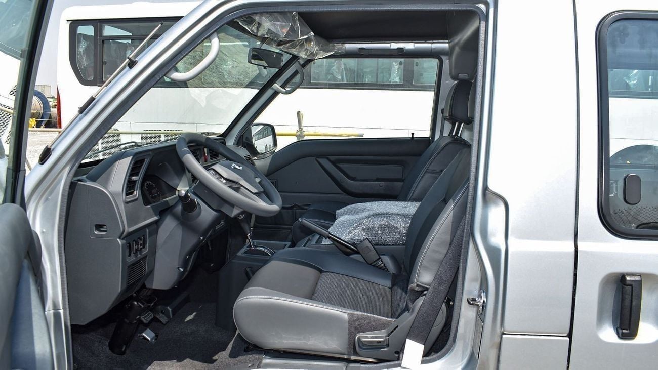 سي إم سي D 260 فان ركاب بـ 8 مقاعد