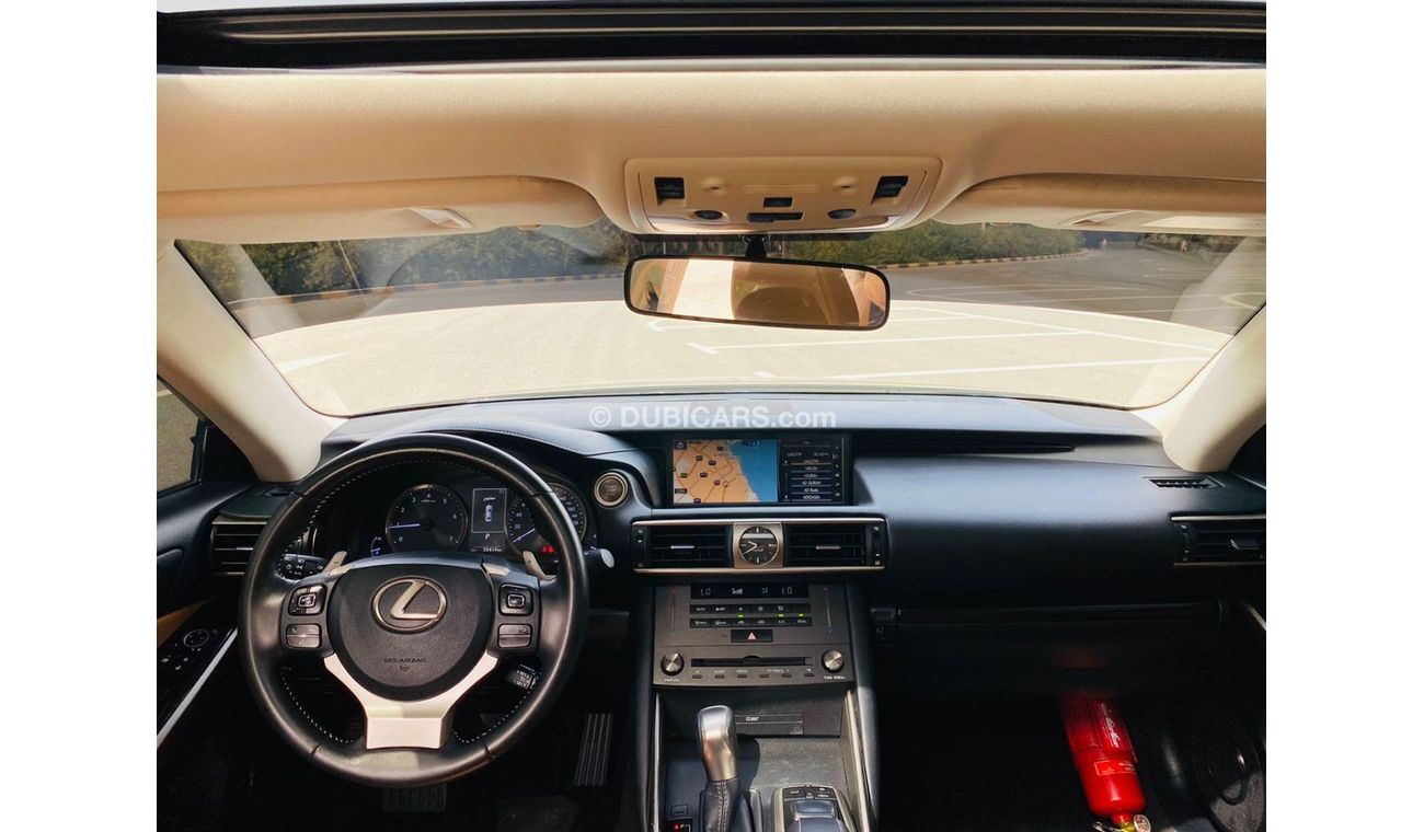 Lexus IS300 Platinum Lexus is 300 GCC full option perfect condition original paint under warranty