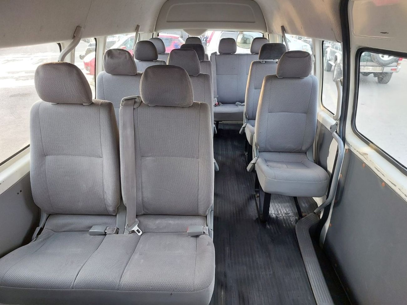 Toyota Hiace TOYOTA HIACE COMMUTER VAN RHD 2005 MODEL 2.5 L DIESEL MANUAL(PM07223)