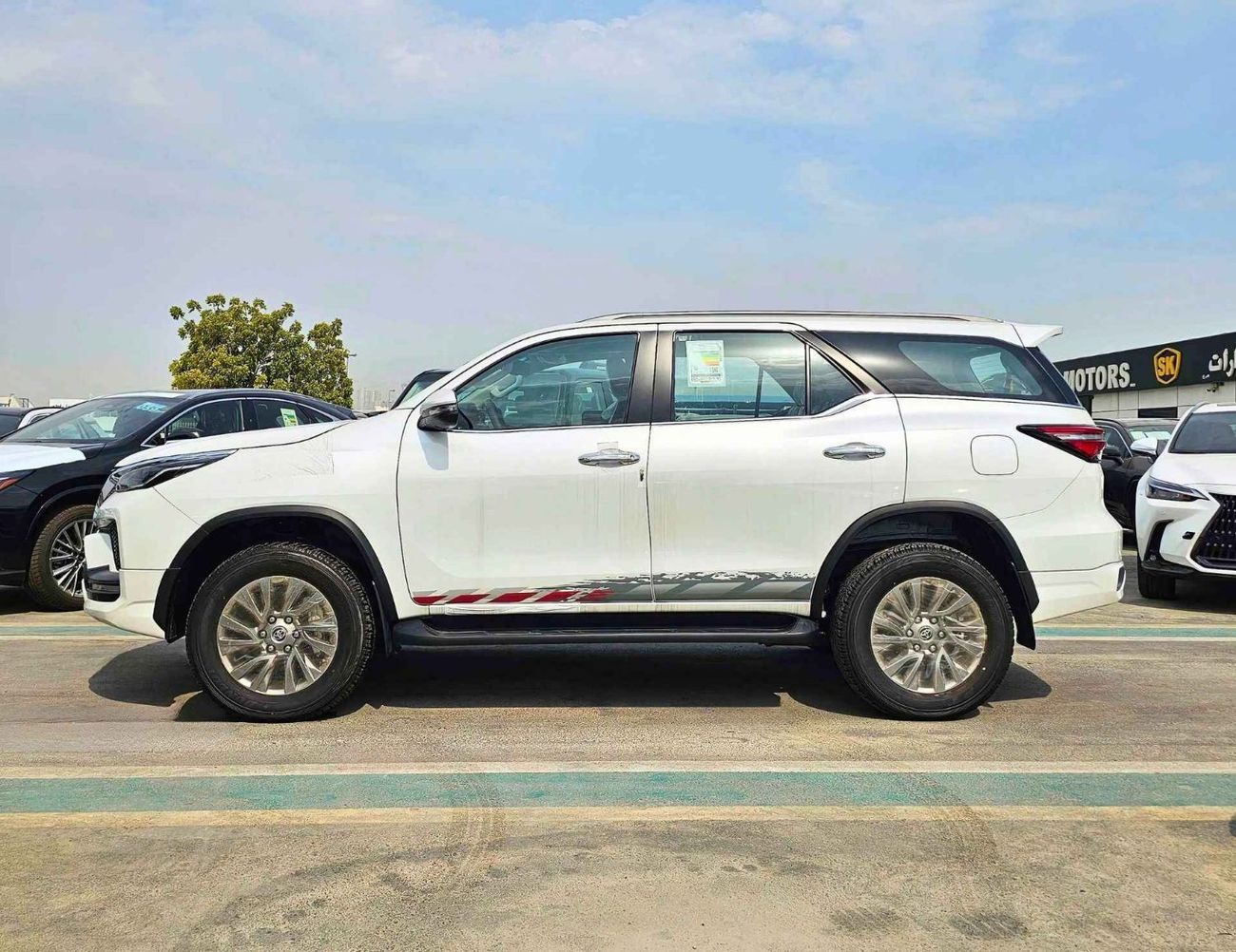 تويوتا فورتونر SR5 ADVENTURE / 4.0L V6 PETROL / FRONT PWR SEATS / PUSH START / DIFF LOCK AUTO A/C (CODE # F6HA)