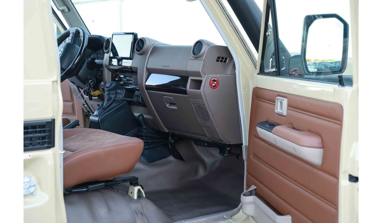 تويوتا لاند كروزر 70 2024 TOYOTA LC79 LX Z SINGLE CAB 2.8 - BEIGE inside TAN | Export Only